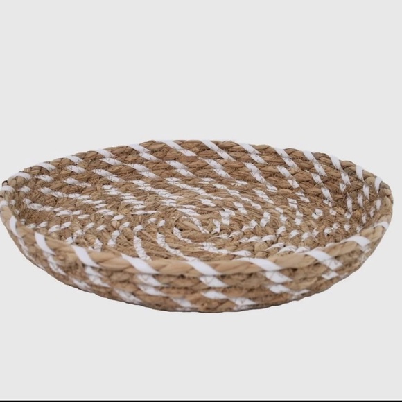 💥💥💥SOLD💥💥💥 NWT Target Bullseye Round Woven Tray - Picture 4 of 11